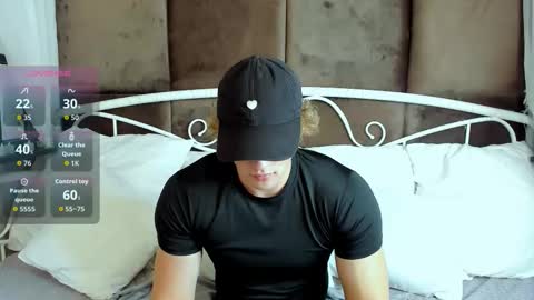 Snapshot of chase_muscular chatting on 11/27/25, 11:01 Chase online show from 11/27/25, 11:01