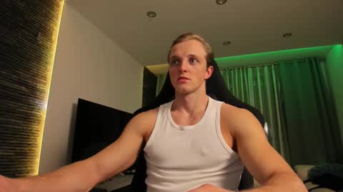 Snapshot of chasereed_ chatting on 11/01/25, 10:56 Chase Reed online show from 11/01/25, 10:56