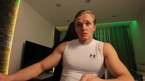 Snapshot of chasereed_ chatting on 11/06/25, 10:32 Chase Reed online show from 11/06/25, 10:32