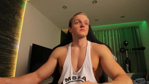 Snapshot of chasereed_ chatting on 11/18/25, 06:23 Chase Reed online show from 11/18/25, 06:23