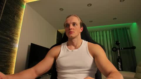 Snapshot of chasereed_ chatting on 12/01/25, 08:36 Chase Reed online show from 12/01/25, 08:36