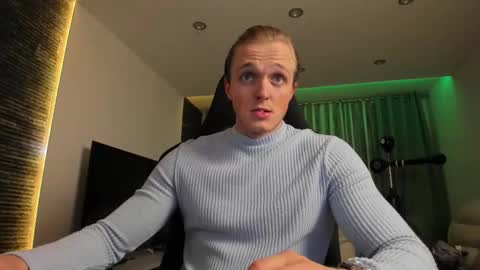 Snapshot of chasereed_ chatting on 12/13/25, 07:53 Chase Reed online show from 12/13/25, 07:53