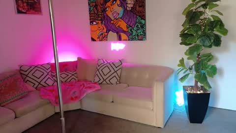 Snapshot of chaturhoe chatting on 10/17/25, 11:18 Rockhard Cockstar N Roxynyes online show from 10/17/25, 11:18