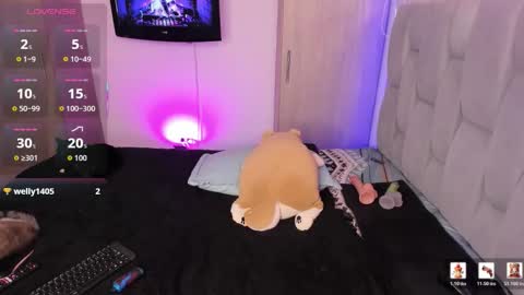 Snapshot of chaturmodels chatting on 12/19/25, 10:00 Sophie online show from 12/19/25, 10:00