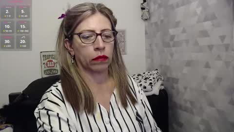 CHAYLA VICTORIA RUIZ  online show from 09/19/25, 08:42