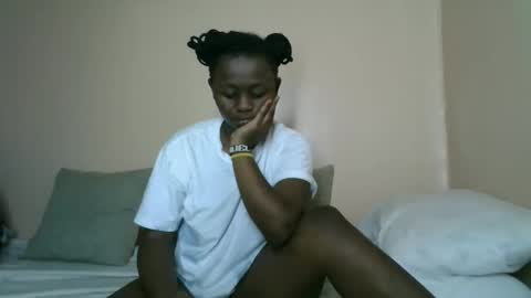 Snapshot of cheeky_charms chatting on 03/18/26, 06:05 cheeky_charms online show from 03/18/26, 06:05