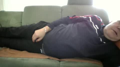 Snapshot of cheesy4444 chatting on 10/19/25, 12:06 Tom online show from 10/19/25, 12:06