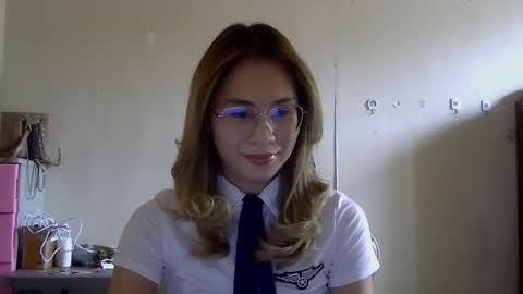 Snapshot of chelly4u69 chatting on 09/16/25, 04:35 chelly4u69 online show from 09/16/25, 04:35