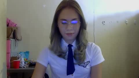 Snapshot of chelly4u69 chatting on 09/18/25, 04:47 chelly4u69 online show from 09/18/25, 04:47