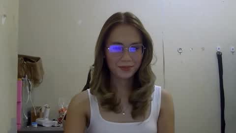 Snapshot of chelly4u69 chatting on 09/21/25, 04:47 chelly4u69 online show from 09/21/25, 04:47