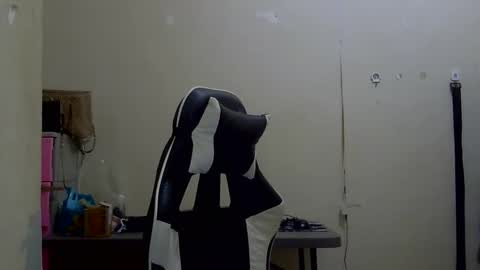 Snapshot of chelly4u69 chatting on 09/25/25, 05:11 chelly4u69 online show from 09/25/25, 05:11