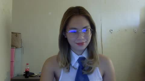 Snapshot of chelly4u69 chatting on 10/19/25, 04:35 chelly4u69 online show from 10/19/25, 04:35