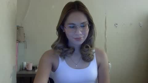 Snapshot of chelly4u69 chatting on 10/27/25, 03:32 chelly4u69 online show from 10/27/25, 03:32