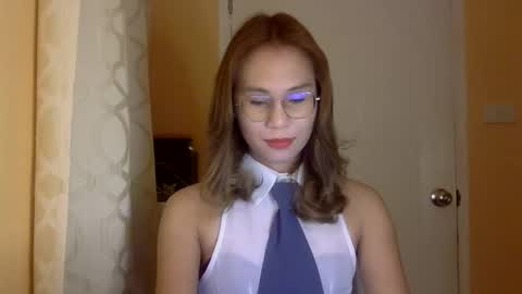 Snapshot of chelly4u69 chatting on 11/28/25, 04:37 chelly4u69 online show from 11/28/25, 04:37