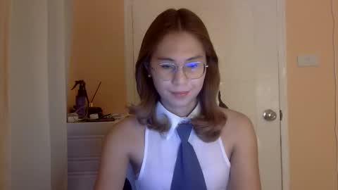 Snapshot of chelly4u69 chatting on 12/16/25, 04:28 chelly4u69 online show from 12/16/25, 04:28