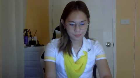 Snapshot of chelly4u69 chatting on 12/16/25, 10:59 chelly4u69 online show from 12/16/25, 10:59