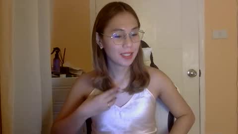 Snapshot of chelly4u69 chatting on 12/17/25, 11:05 chelly4u69 online show from 12/17/25, 11:05