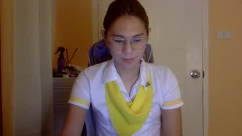 Snapshot of chelly4u69 chatting on 12/17/25, 11:22 chelly4u69 online show from 12/17/25, 11:22
