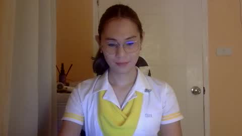 Snapshot of chelly4u69 chatting on 12/20/25, 04:19 chelly4u69 online show from 12/20/25, 04:19