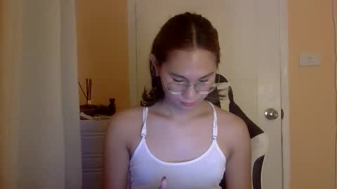 Snapshot of chelly4u69 chatting on 12/22/25, 11:40 chelly4u69 online show from 12/22/25, 11:40