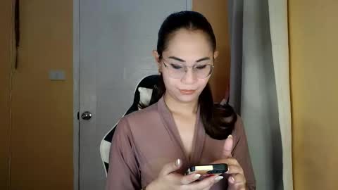 Snapshot of chelly4u69 chatting on 03/14/26, 11:04 chelly4u69 online show from 03/14/26, 11:04