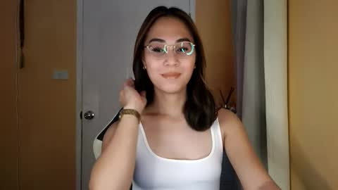 Snapshot of chelly4u69 chatting on 03/19/26, 02:04 chelly4u69 online show from 03/19/26, 02:04