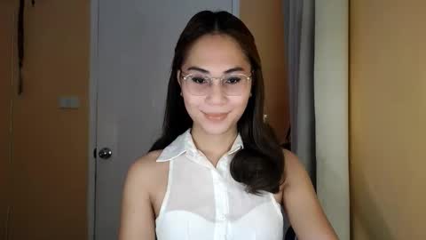 Snapshot of chelly4u69 chatting on 03/24/26, 01:43 chelly4u69 online show from 03/24/26, 01:43