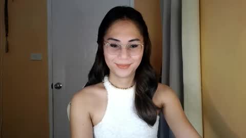 Snapshot of chelly4u69 chatting on 03/27/26, 02:06 chelly4u69 online show from 03/27/26, 02:06