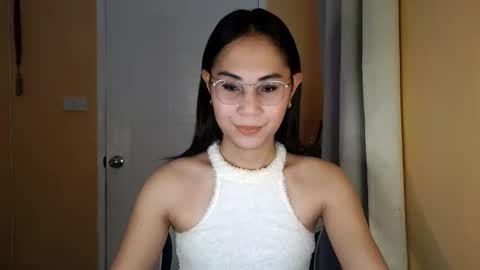 Snapshot of chelly4u69 chatting on 03/27/26, 10:48 chelly4u69 online show from 03/27/26, 10:48