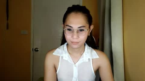 Snapshot of chelly4u69 chatting on 04/03/26, 10:19 chelly4u69 online show from 04/03/26, 10:19