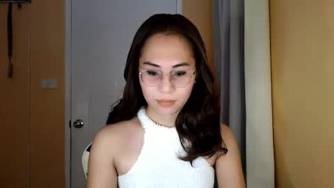 Snapshot of chelly4u69 chatting on 04/17/26, 02:14 chelly4u69 online show from 04/17/26, 02:14