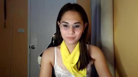 Snapshot of chelly4u69 chatting on 04/22/26, 10:33 chelly4u69 online show from 04/22/26, 10:33