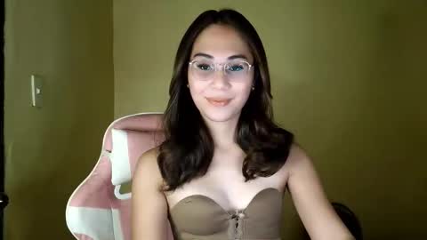 Snapshot of chelly4u69 chatting on 05/16/26, 02:41 chelly4u69 online show from 05/16/26, 02:41