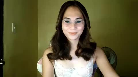 Snapshot of chelly4u69 chatting on 05/19/26, 01:56 chelly4u69 online show from 05/19/26, 01:56