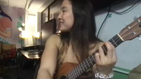 Snapshot of chellybear101 chatting on 01/18/25, 04:59 chellybear101 online show from 01/18/25, 04:59