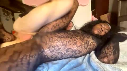 Snapshot of chels2024 chatting on 12/15/25, 06:17 Chels luv online show from 12/15/25, 06:17