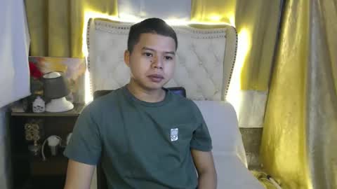 Snapshot of cheno_69 chatting on 11/10/25, 09:52 im cheno online show from 11/10/25, 09:52