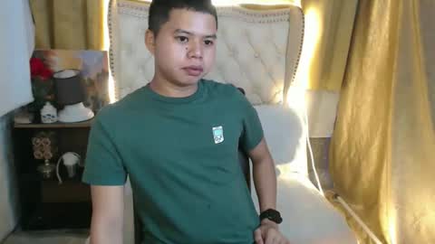 Snapshot of cheno_69 chatting on 11/12/25, 10:04 im cheno online show from 11/12/25, 10:04