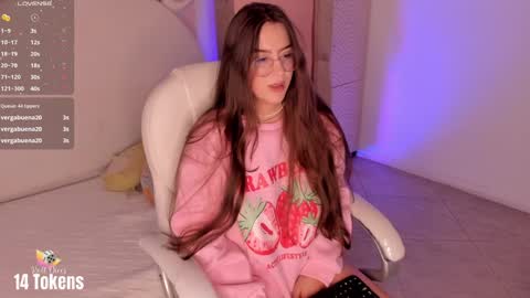 Snapshot of cherry_blond_ chatting on 01/21/25, 04:43 Cherry online show from 01/21/25, 04:43