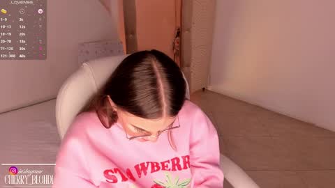 Snapshot of cherry_blond_ chatting on 02/23/25, 02:07 Cherry online show from 02/23/25, 02:07