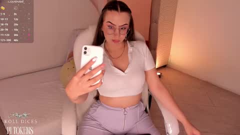 Snapshot of cherry_blond_ chatting on 03/12/25, 12:42 Cherry online show from 03/12/25, 12:42