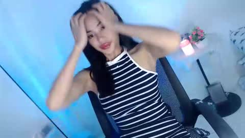 Snapshot of cherry_blossom181999 chatting on 09/18/25, 12:40 kris online show from 09/18/25, 12:40