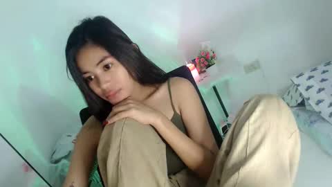 Snapshot of cherry_blossom181999 chatting on 09/19/25, 10:43 kris online show from 09/19/25, 10:43