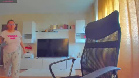 Snapshot of cherry_pie_69 chatting on 10/01/25, 09:04 mayra online show from 10/01/25, 09:04