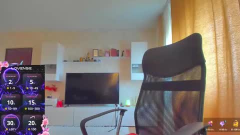 Snapshot of cherry_pie_69 chatting on 10/12/25, 08:46 mayra online show from 10/12/25, 08:46