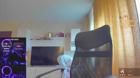 Snapshot of cherry_pie_69 chatting on 10/26/25, 08:20 mayra online show from 10/26/25, 08:20