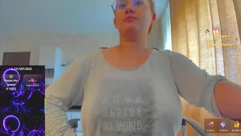 Snapshot of cherry_pie_69 chatting on 10/28/25, 11:47 mayra online show from 10/28/25, 11:47