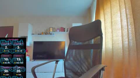 Snapshot of cherry_pie_69 chatting on 11/06/25, 08:59 mayra online show from 11/06/25, 08:59