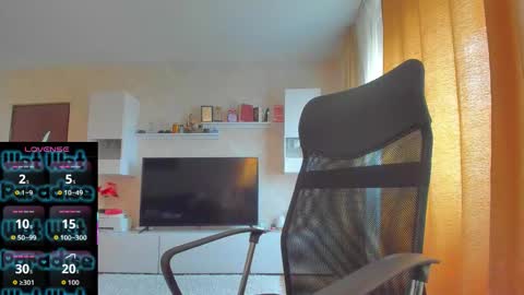 Snapshot of cherry_pie_69 chatting on 11/13/25, 10:03 mayra online show from 11/13/25, 10:03