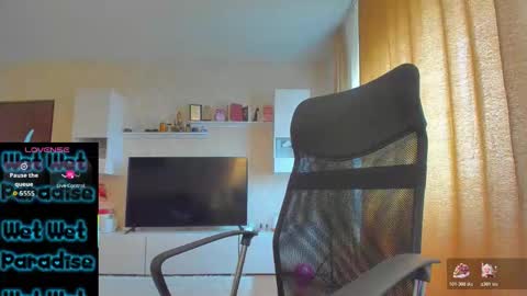 Snapshot of cherry_pie_69 chatting on 11/16/25, 10:54 mayra online show from 11/16/25, 10:54